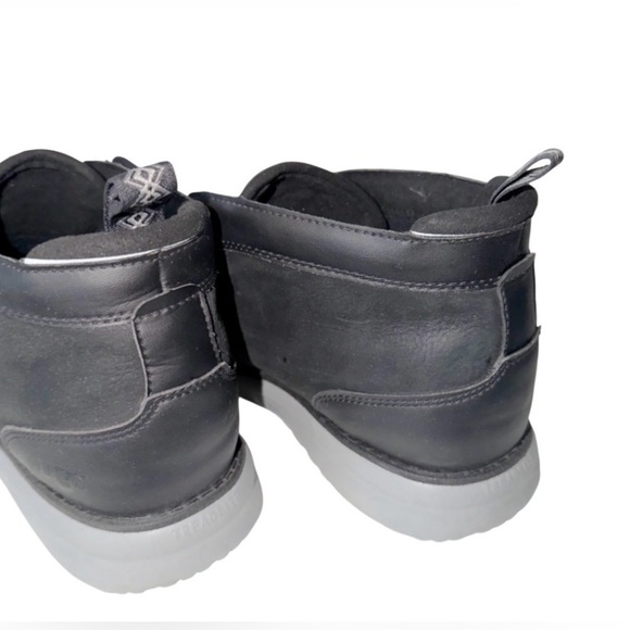 UGG Union Chukka Boot Men’s Black Leather Sz 11 Contemporary Minimalist career main image 5